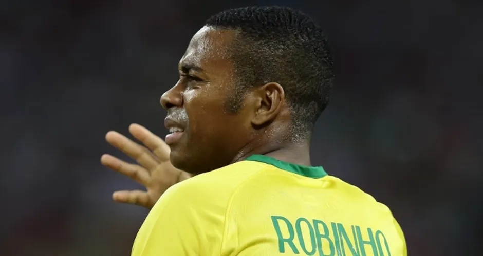 Vítima de estupro de Robinho se manifesta pela primeira vez