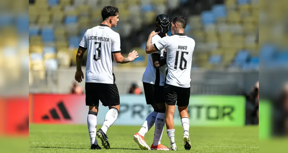 Botafogo conseguiu grande vitória no clássico | Foto: Thiago Ribeiro/AGIF