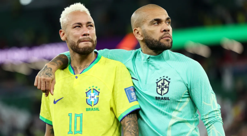 Daniel Alves reembolsa Neymar com EUR 150 mil