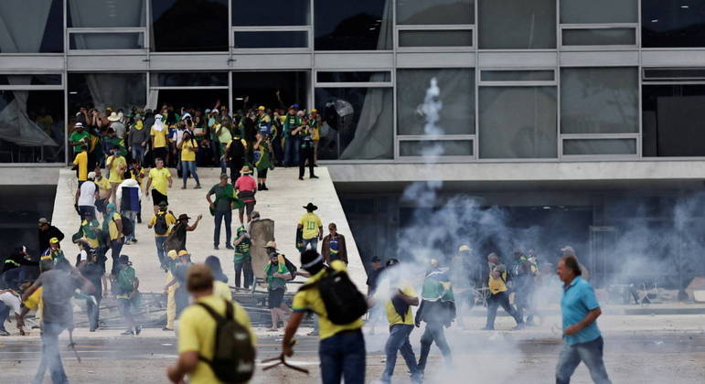 Em 8 de janeiro, vândalos depredaram as sedes do Palácio do Planalto, Congresso e Supremo UESLEI MARCELINO/REUTERS - 8.1.2023