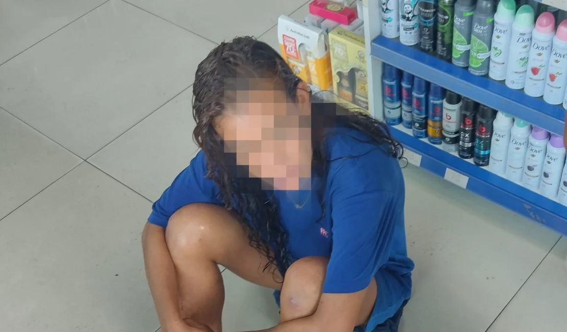 Casal quebra vidraça de farmácia e furta produtos em Arapiraca; mulher é encontrada e confessa crime