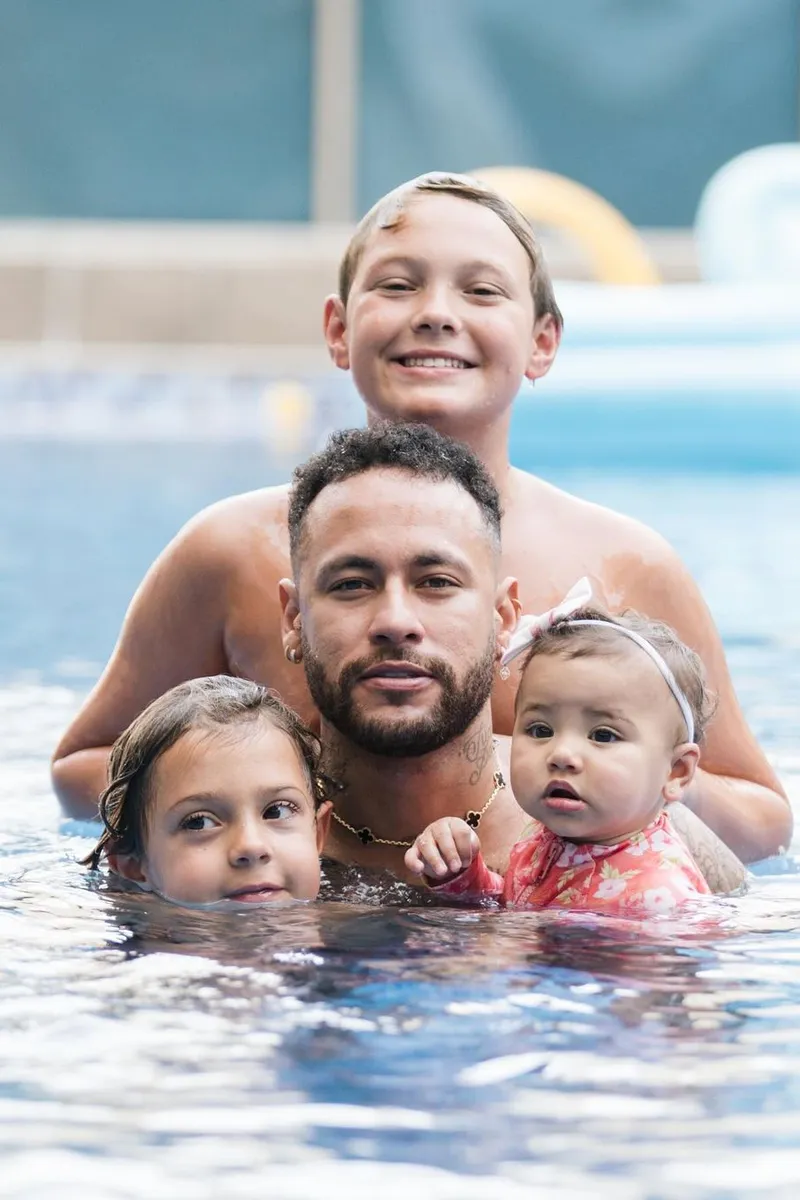 Neymar publica fotos dos três filhos para comemorar Dia das Crianças