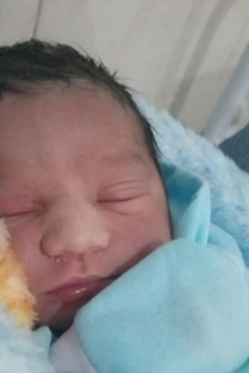 Mulher dá à luz dentro de carro por aplicativo no Centro de Maceió