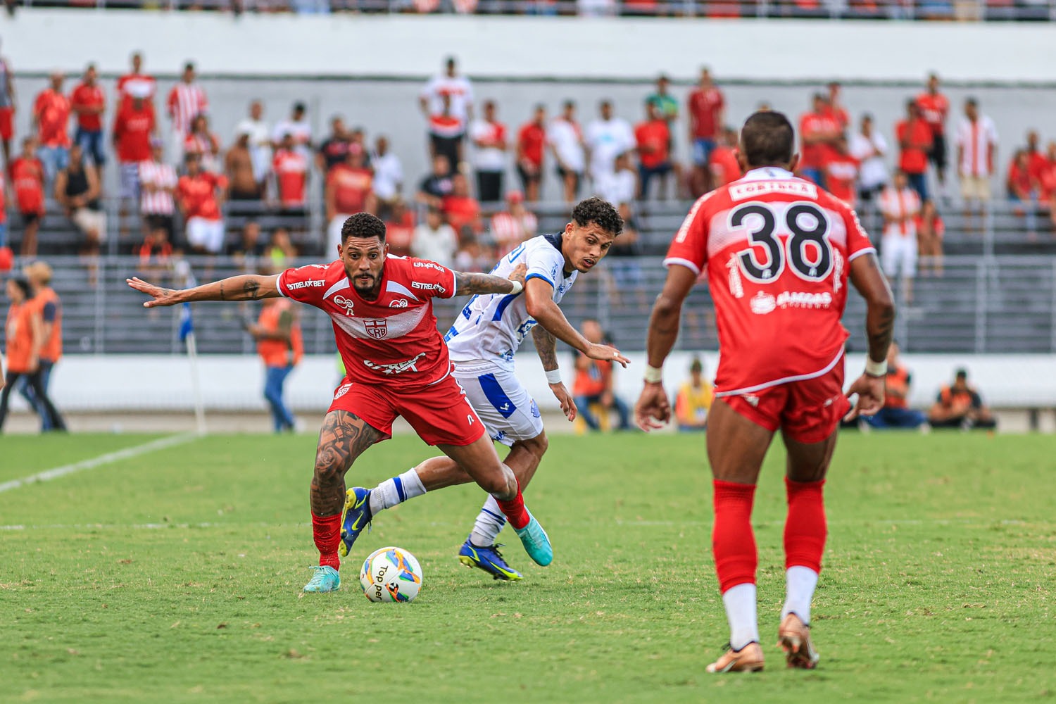 Com 3 gols de Anselmo Ramon, CRB vence CSA no 1º clássico do ano: 3x1