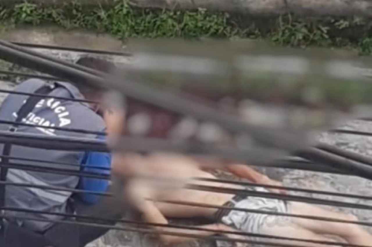 Jovem é vítima de atentado a bala e morre no meio da rua