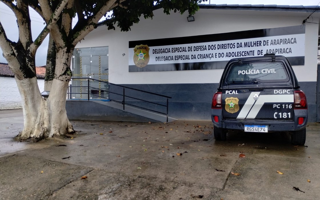 Mãe não aceitava namoro da filha com homem de 50 anos; e casal a mata 