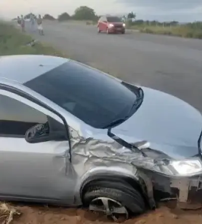 Colisão entre dois carros é registrada na divisa entre Palmeira dos Índios e Igaci