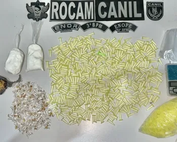 Drogas apreendidas com suspeito de tráfico. 3º BPM