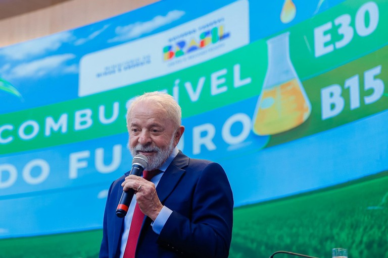 Governo aprova aumento de etanol na gasolina de 27% para 30% e de 14% para 15% no biodiesel