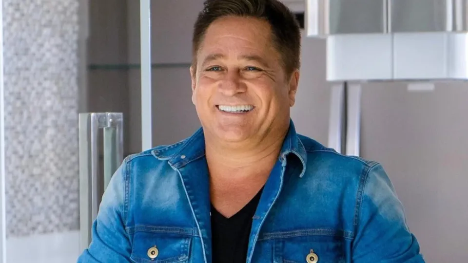 Leonardo não sabe letra de 'Pense de Mim' de cor