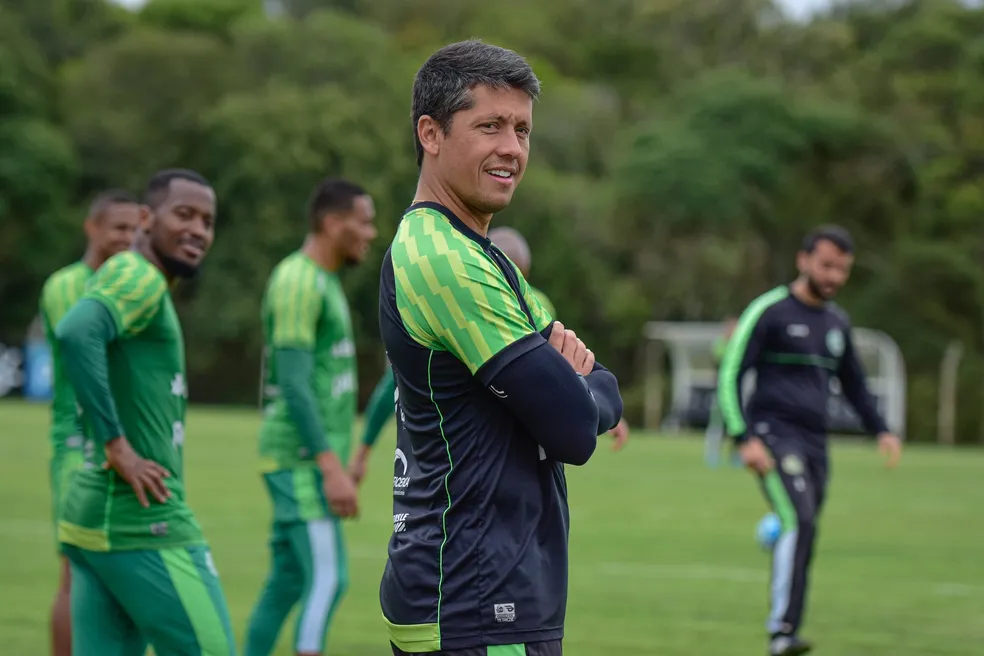 Técnico Thiago Carpini, do Juventude, pode promover duas mudanças para encarar o Vitória — Foto: Nathan Bizotto/E.C Juventude
