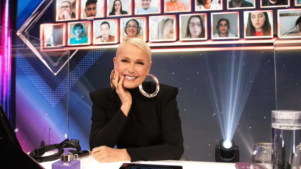 Xuxa diz que dá banho em Sasha até hoje 'como se fosse criancinha'