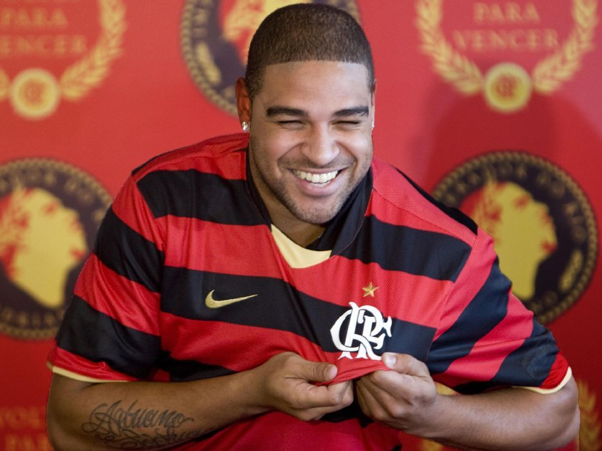 Última batalha: Adriano terá jogo de despedida pelo Flamengo contra Inter de Milão